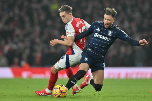 他展现了自 他展现了自